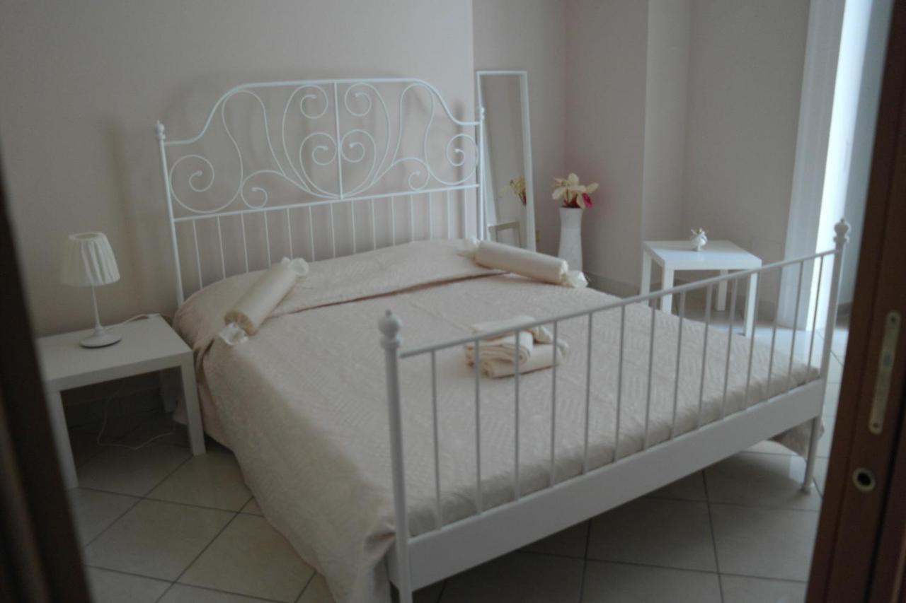 A Due Passi Da Dante Bed and Breakfast Νάπολη Εξωτερικό φωτογραφία
