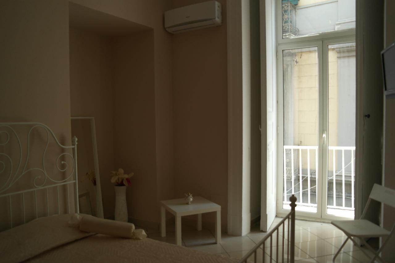 A Due Passi Da Dante Bed and Breakfast Νάπολη Εξωτερικό φωτογραφία